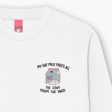Afbeelding laden in Galerijviewer, My Oat Milk Frees All The Cows From The Yard Embroidered Sweatshirt (Unisex)-Embroidered Clothing, Embroidered Sweatshirt, JH030-Sassy Spud